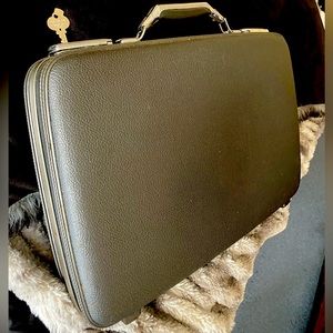 COPY - Vintage American Tourister Gray, Chrome Hand lHard Shell Brief Case Atta…